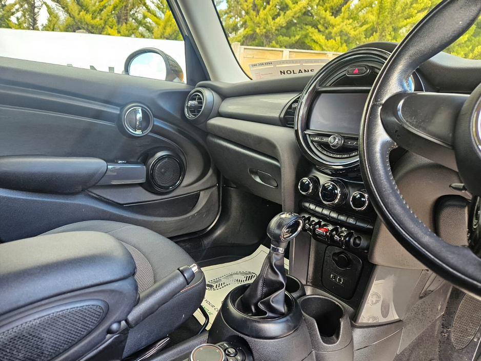 2017 MINI Hatch - image 30