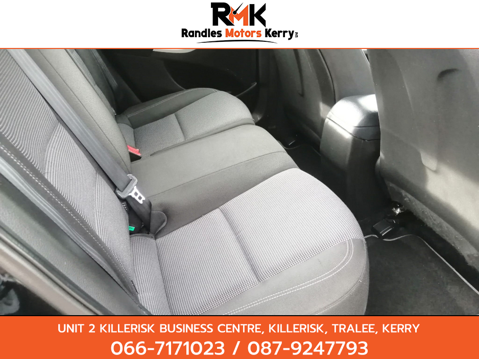 2013 Hyundai i30 - image 7