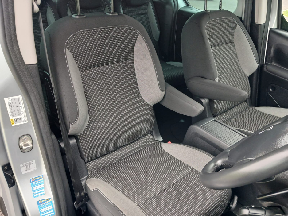 2018 Peugeot Partner - image 20