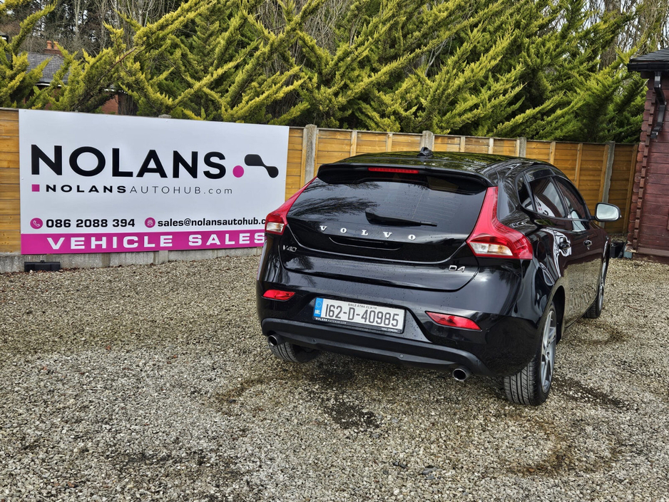 2016 Volvo V40 - image 12