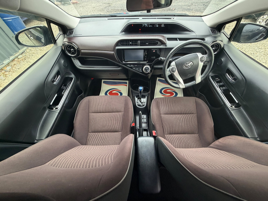 2015 Toyota Aqua - image 9