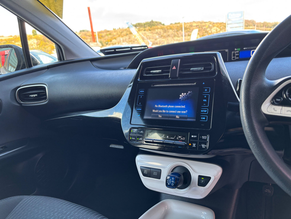 2016 Toyota Prius - image 11