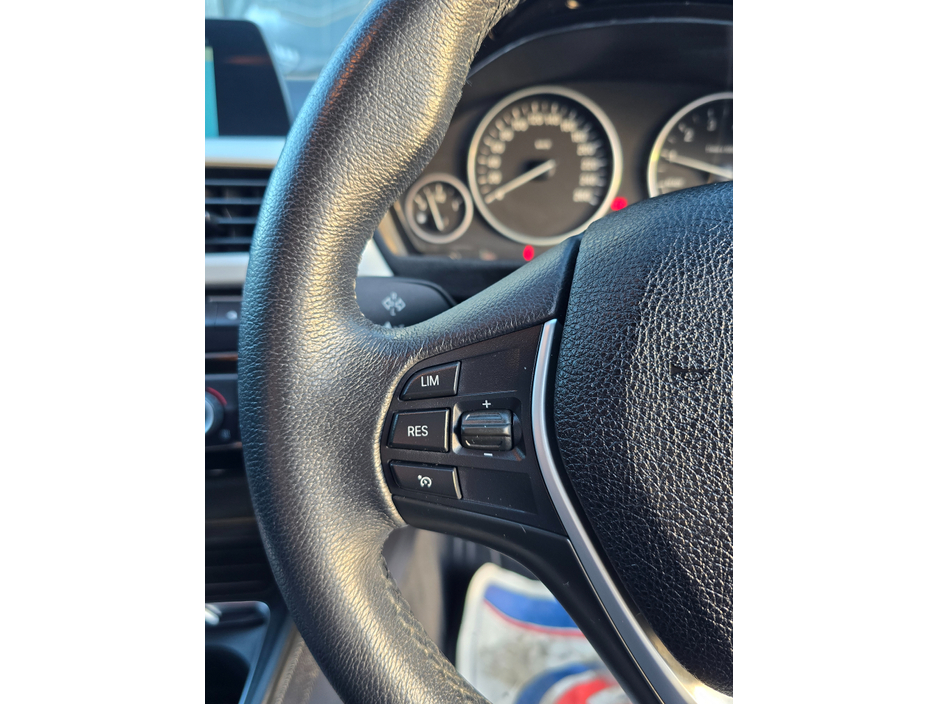 2018 BMW 3 Series - image 15