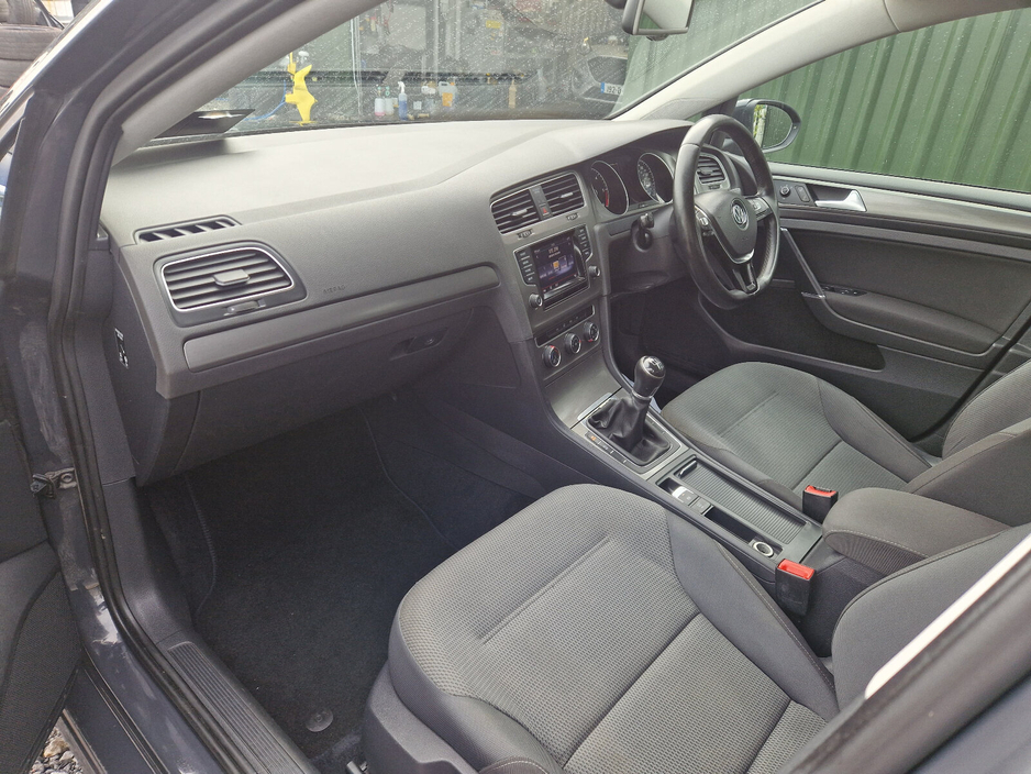 2013 Volkswagen Golf - image 13