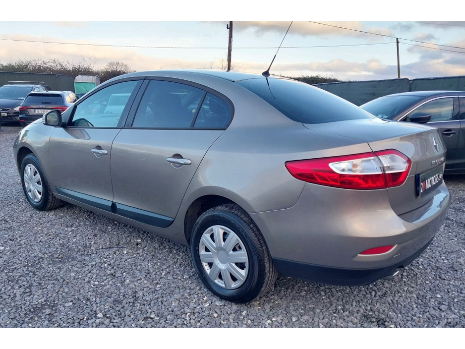 2011 Renault Fluence - image 3