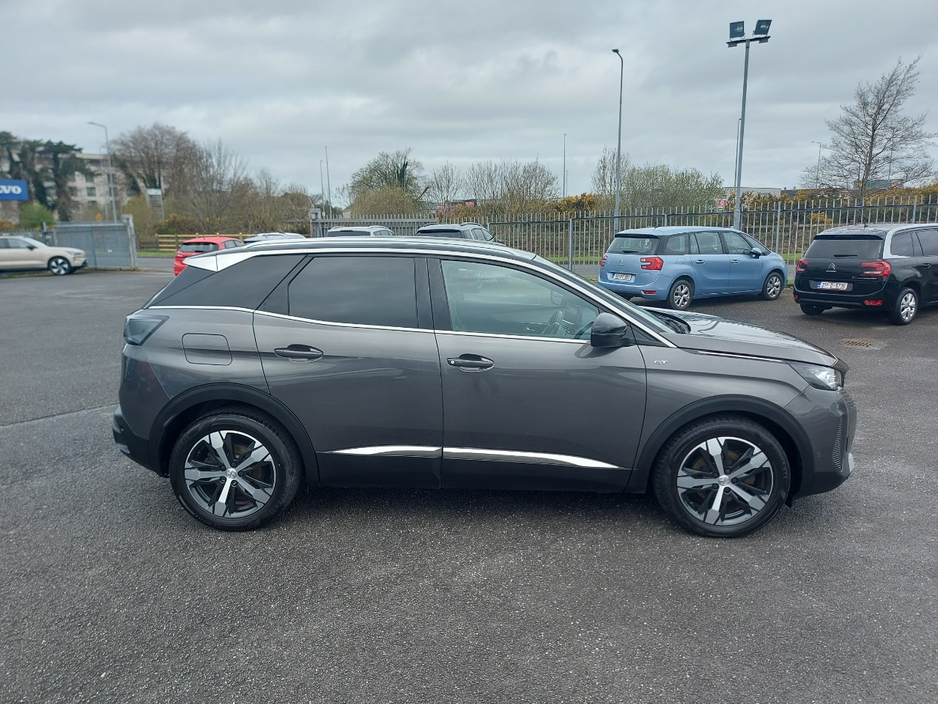 2021 Peugeot 3008 - image 3