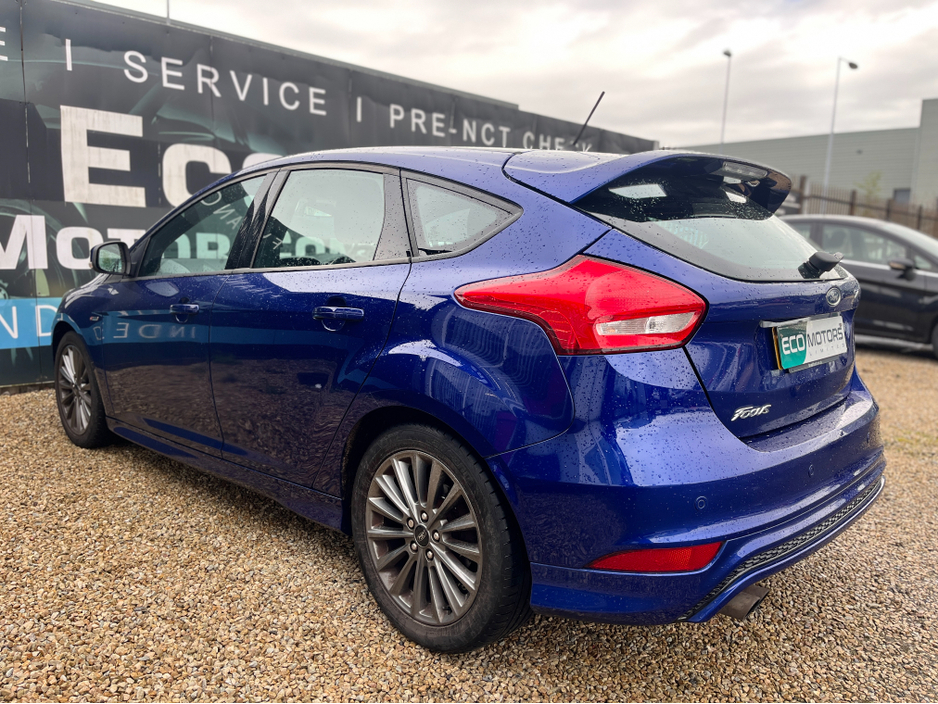 2017 Ford Focus - image 4