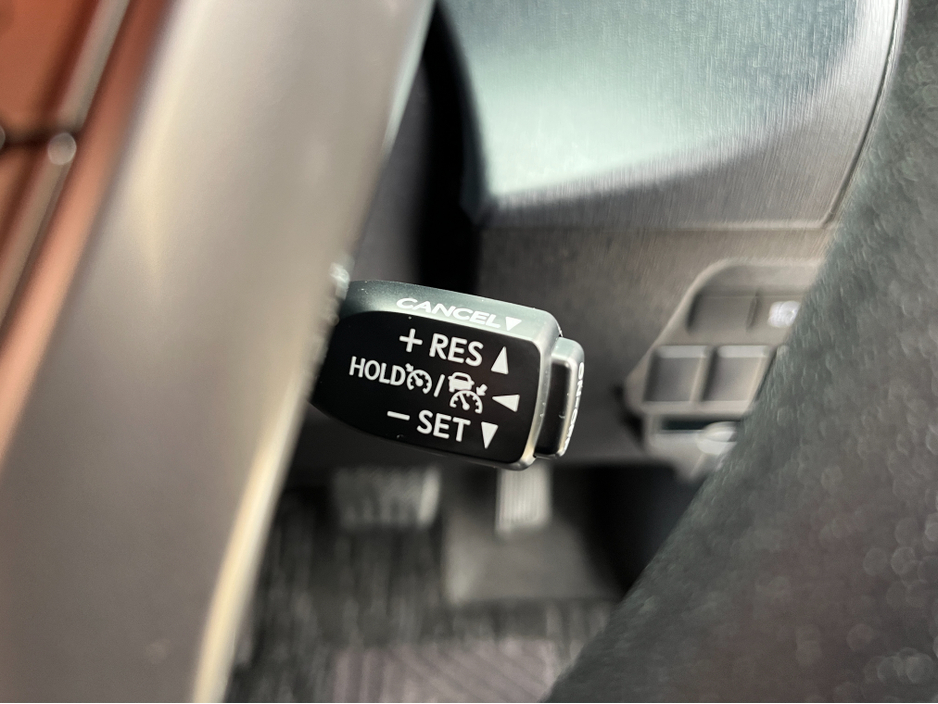 2019 Toyota Prius+ - image 24