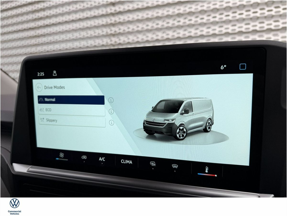 2025 Volkswagen Transporter - image 17