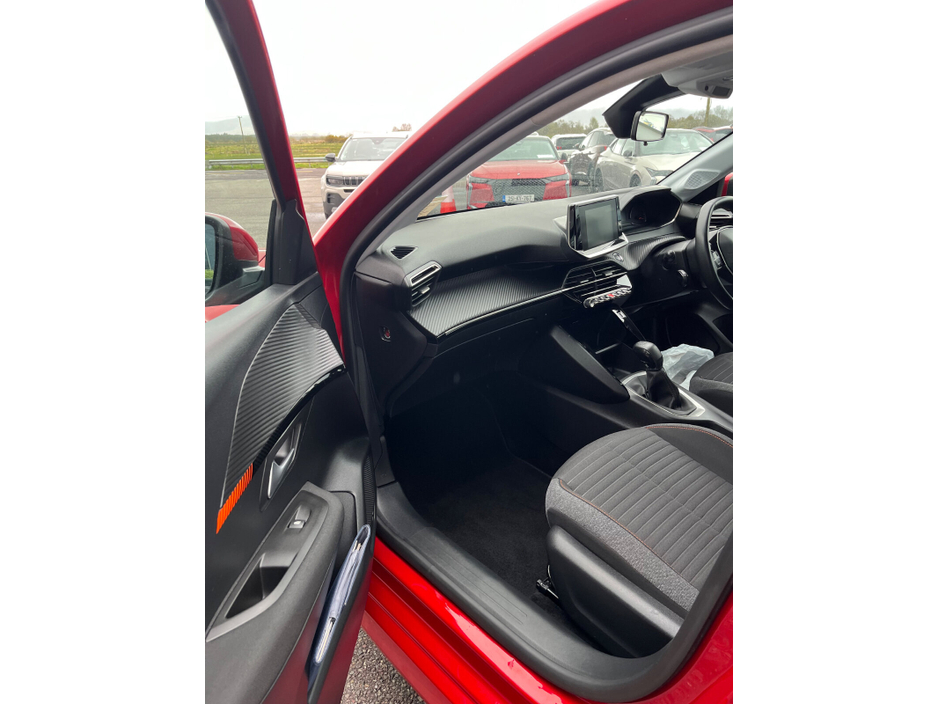 2020 Peugeot 208 - image 8