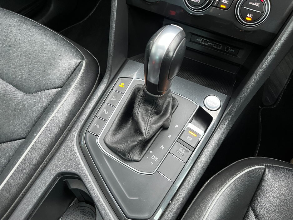 2020 Volkswagen Tiguan R-LINE AUTOMATIC 150HP 1.5 TSI //MASSIVE SPEC//FULL LEATHER//PANORAMIC GLASS ROOF//SAT NAV// €34,950