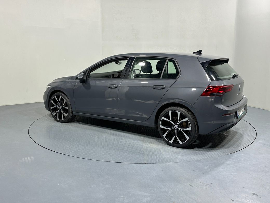 2023 Volkswagen Golf - image 4