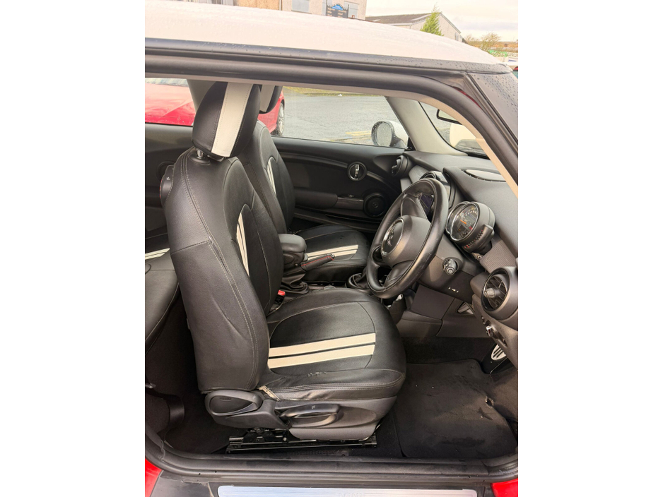 2014 MINI Hatch Cooper Auto €10,499