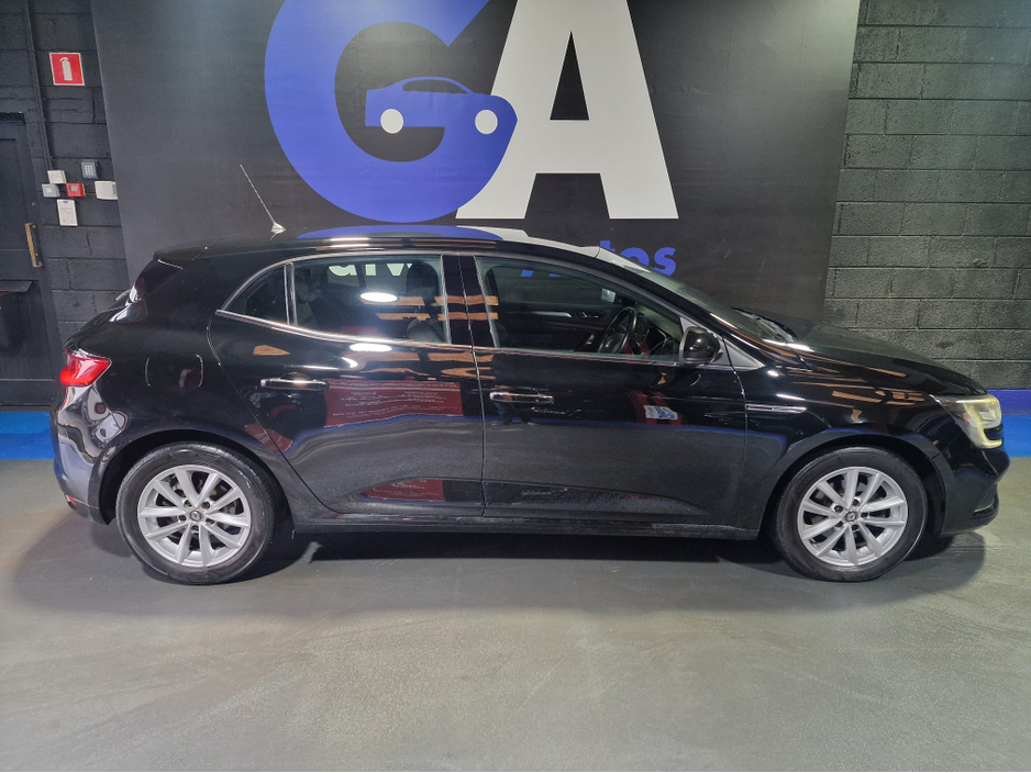 2017 Renault Megane - image 8