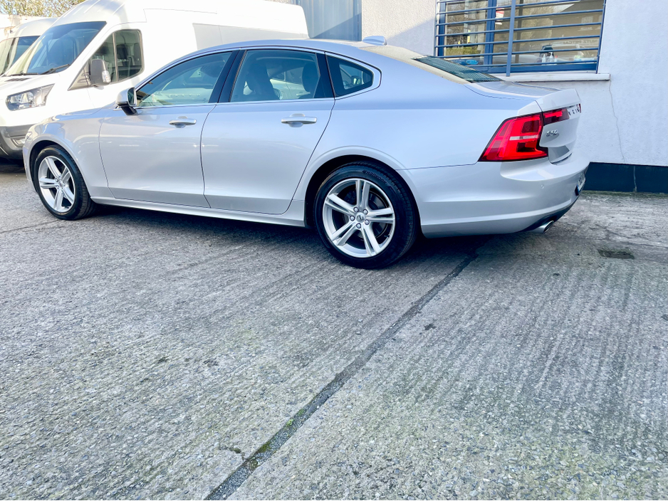 2020 Volvo S90 - image 29