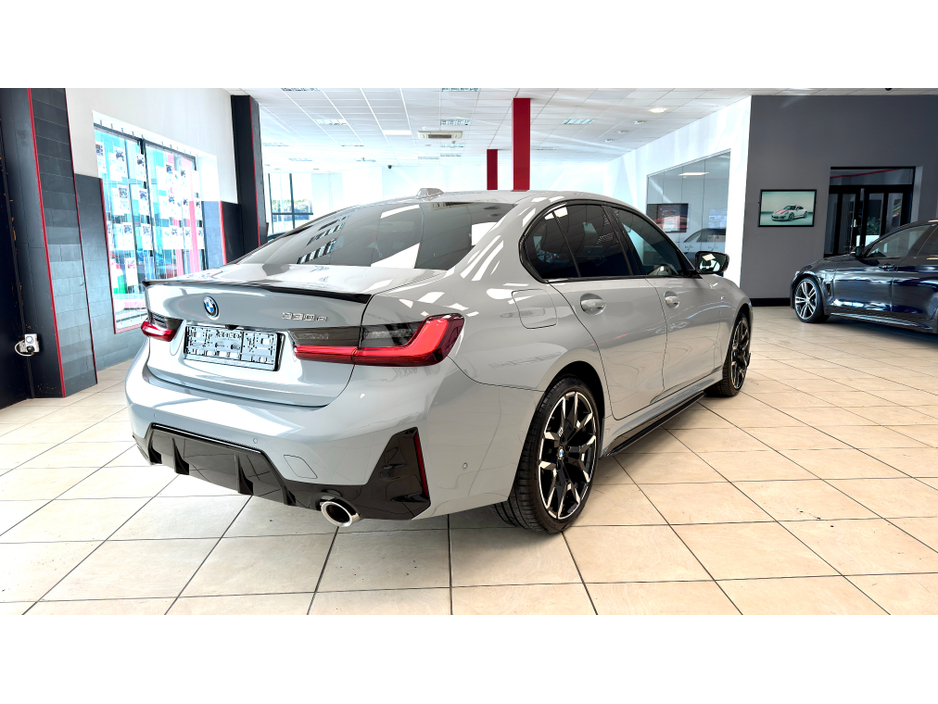 2025 BMW 3 Series - image 22