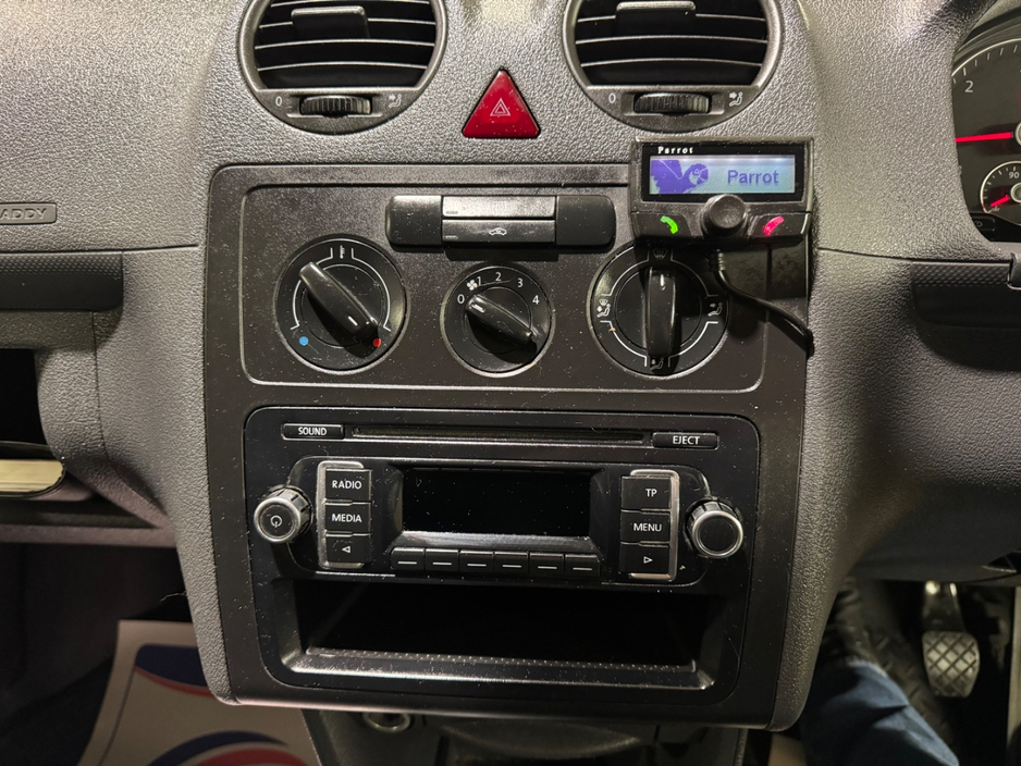 2014 Volkswagen Caddy - image 14