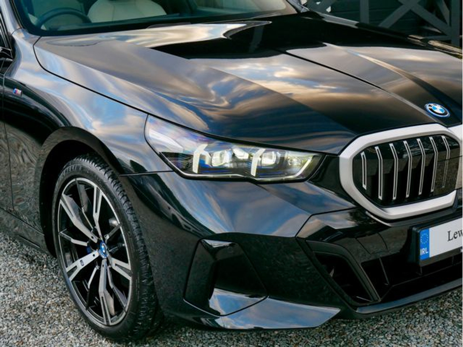 2025 BMW 5 Series - image 8
