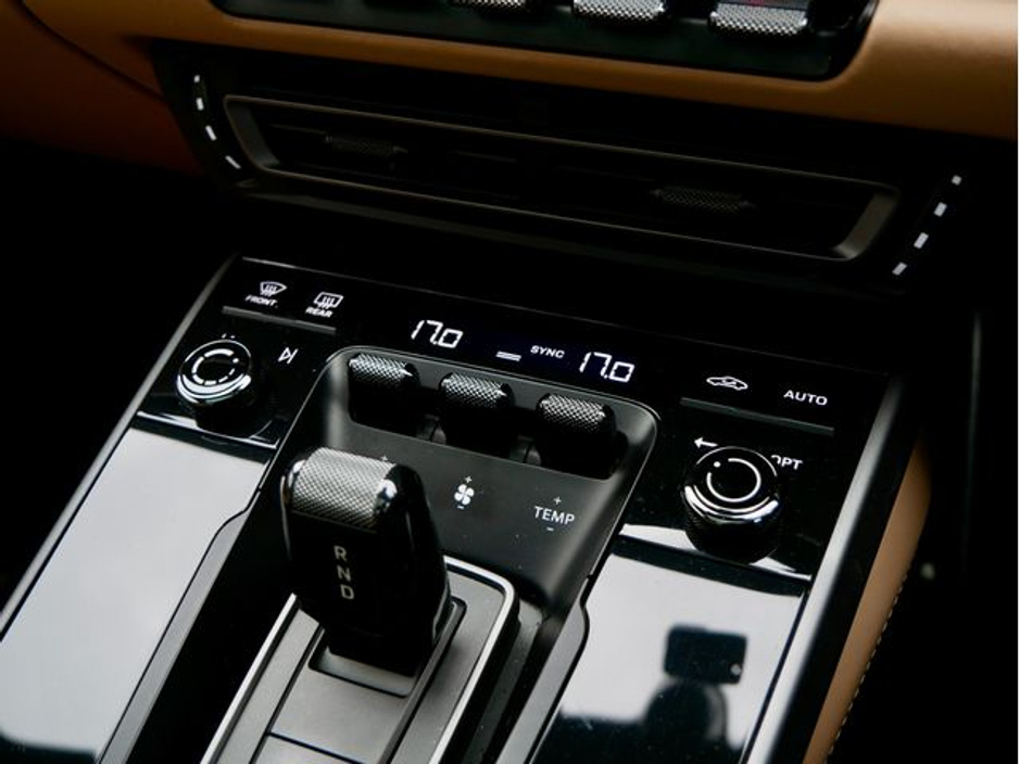 2022 Porsche 911 - image 27