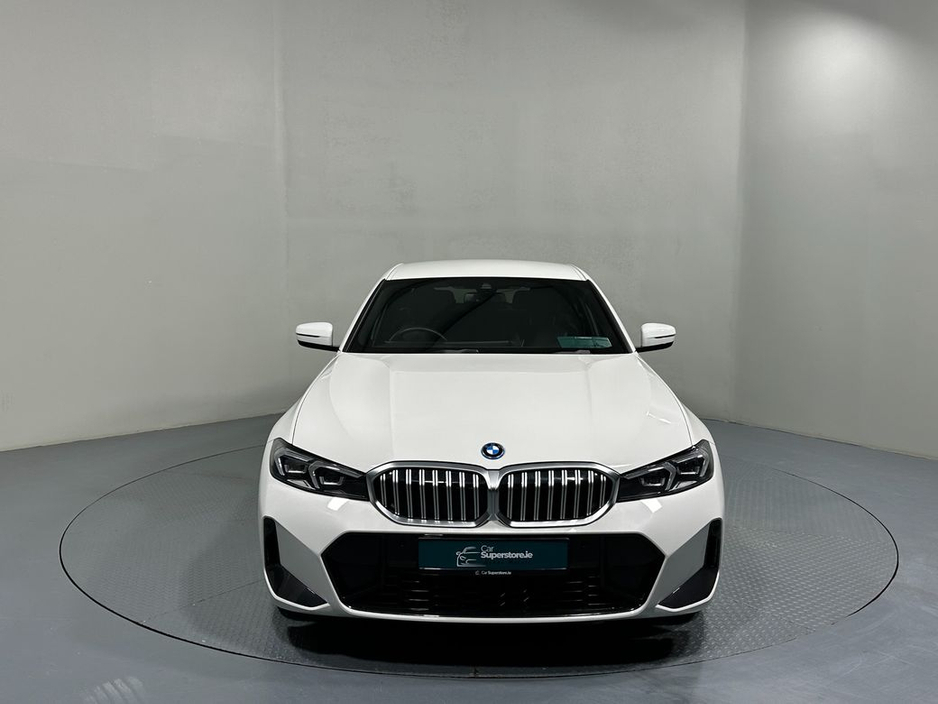 2025 BMW 3 Series - image 2