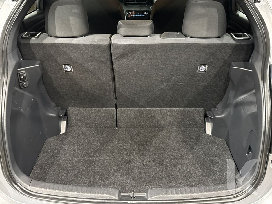 2024 Toyota Yaris - image 13