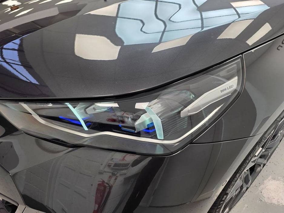 2025 BMW 5 Series - image 7