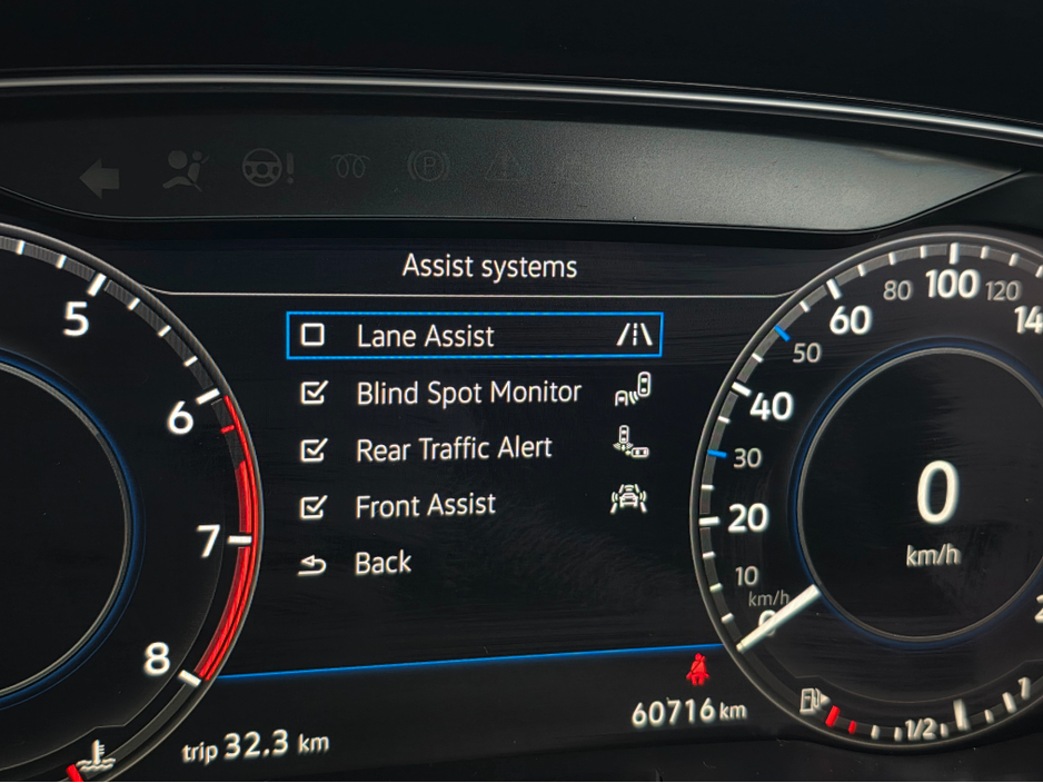 2019 Volkswagen Golf ( 192 REG ) HIGHLINE FULL LEATHER SEATS HEATED ELECTRIC SEATS SAT NAV PACK - VIRTUAL CLOCKS -REVERSE CAMERA - NAVIGATION - CARPLAY - ANDROID AUTO- BLIND SPOT REAR TRAFFIC ASSIST - DISCOVER PRO €22,950