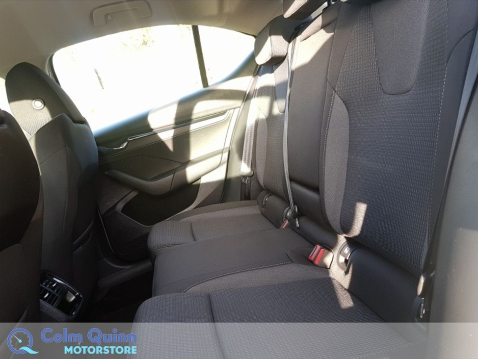 2023 Skoda Octavia - image 9