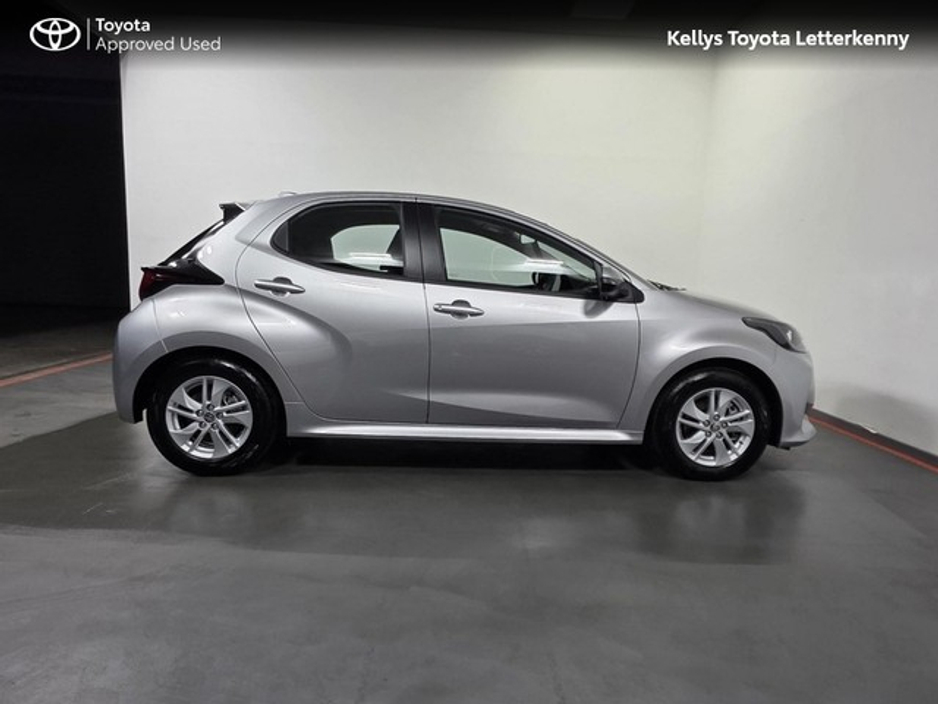 2025 Toyota Yaris - image 3