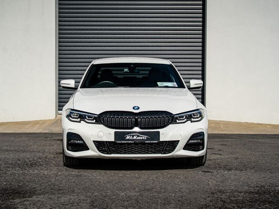 2022 BMW 3 Series - image 7