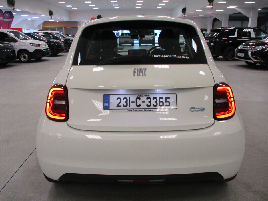 2023 Fiat 500 - image 6
