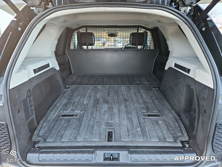 2023 Land Rover Discovery - image 13