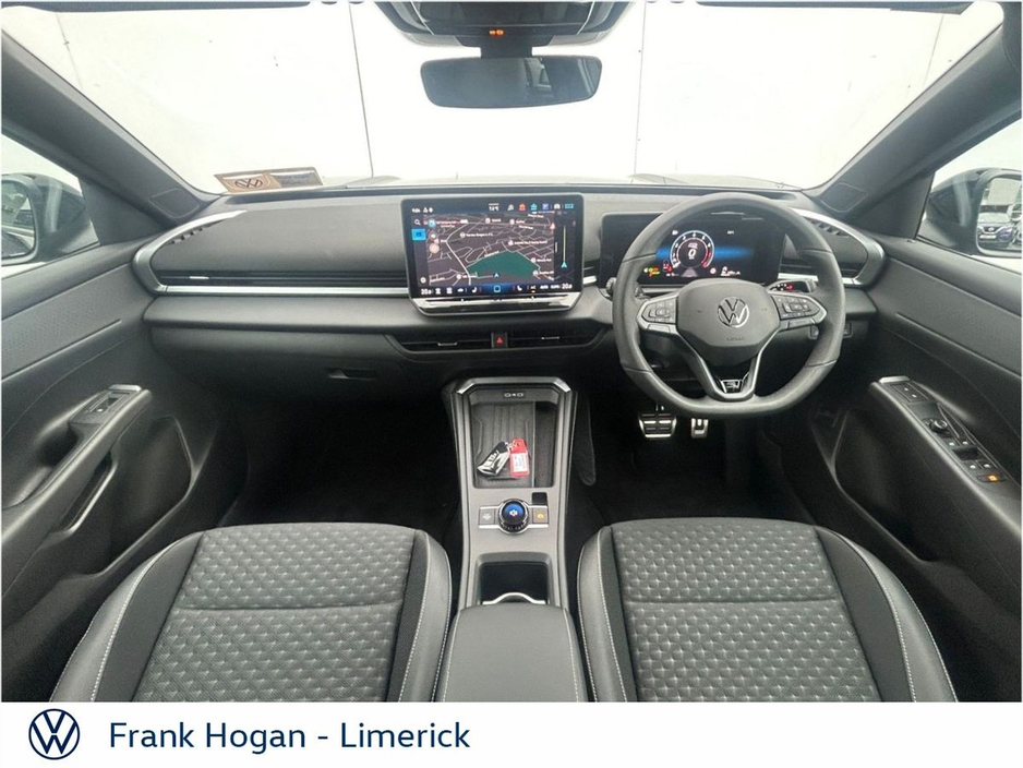 2026 Volkswagen T-Roc - image 2