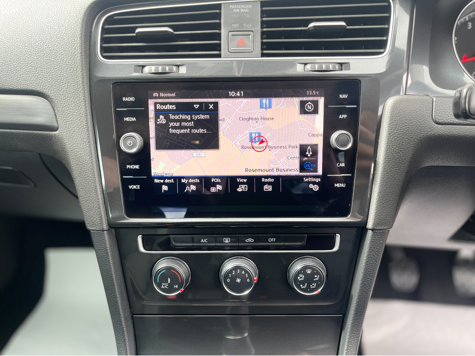 2017 Volkswagen Golf - image 13