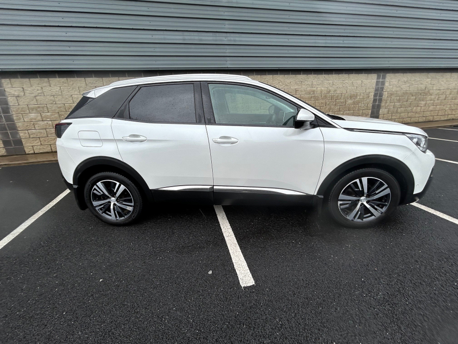 2019 Peugeot 3008 - image 5
