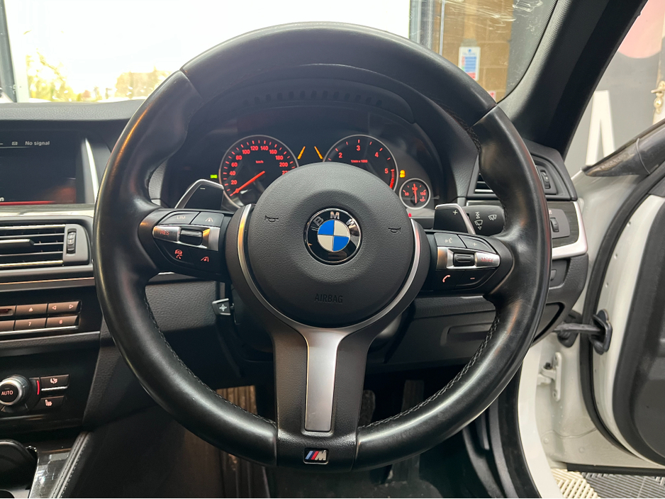 2017 BMW 5 Series - image 9