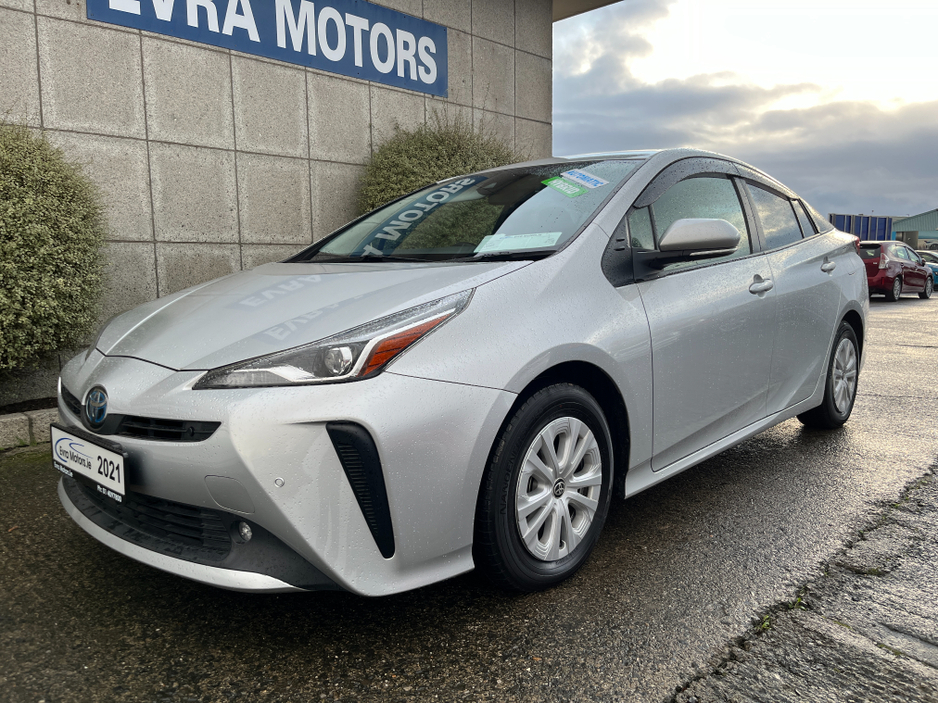 2021 Toyota Prius S 4WD AUTOMATIC HYBRID 1.8 PETROL //KEYLESS ENTRY//REVERSE CAMERA//ADAPTIVE CRUISE CONTROL// €19,950