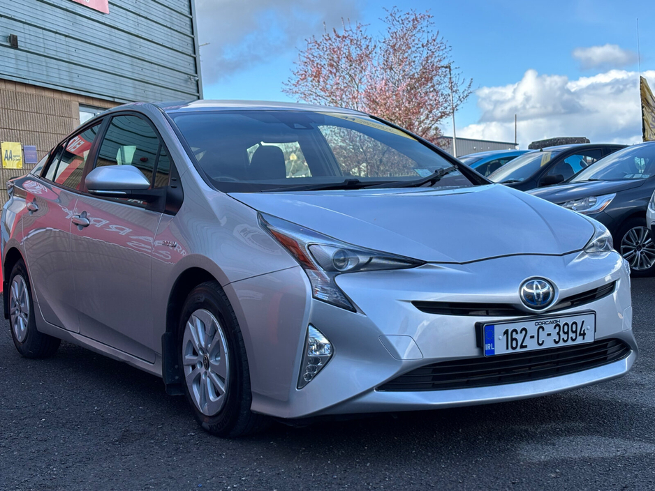 2016 Toyota Prius - image 3