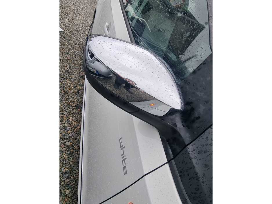 2013 Volkswagen up! - image 23