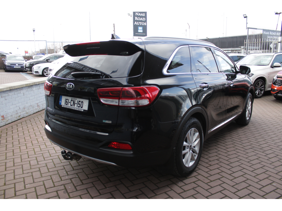 2016 Kia Sorento - image 4