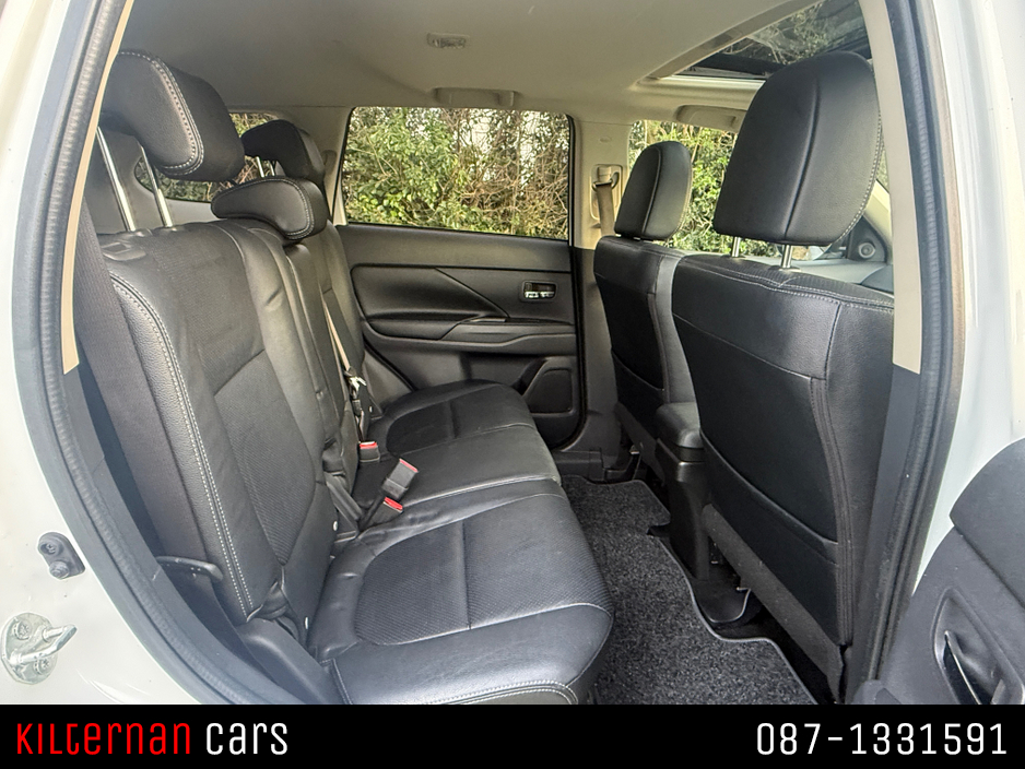 2015 Mitsubishi Outlander - image 14