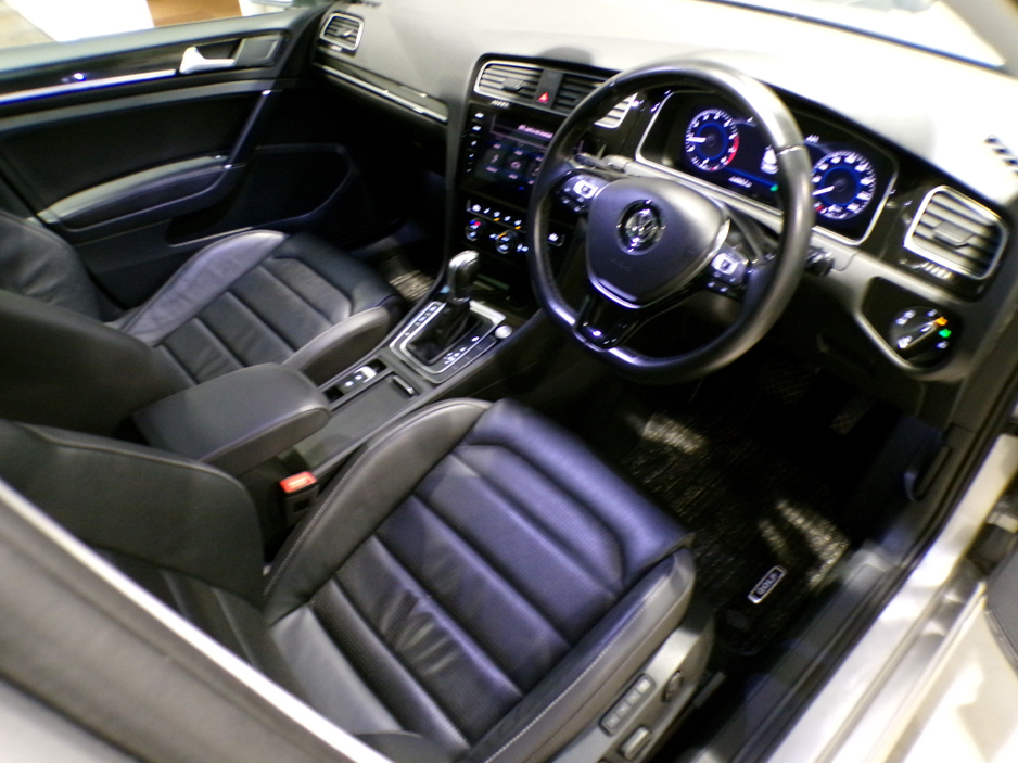 2018 Volkswagen Golf *MIESTER EDITION*MARK 7.5*AUTO*VW GOLF 1.4 TSI HIGH-LINE*FULL LEATHER HEATED MEMORY SPORT SEATS**VIRTUAL COCKPIT*PILOT PARKING*COLOUR CAMERA*SAT-NAV*APPLE-CARPLAY*ANDROID AUTO*UP-GRADED VW ALLOYS*XL M €18,900