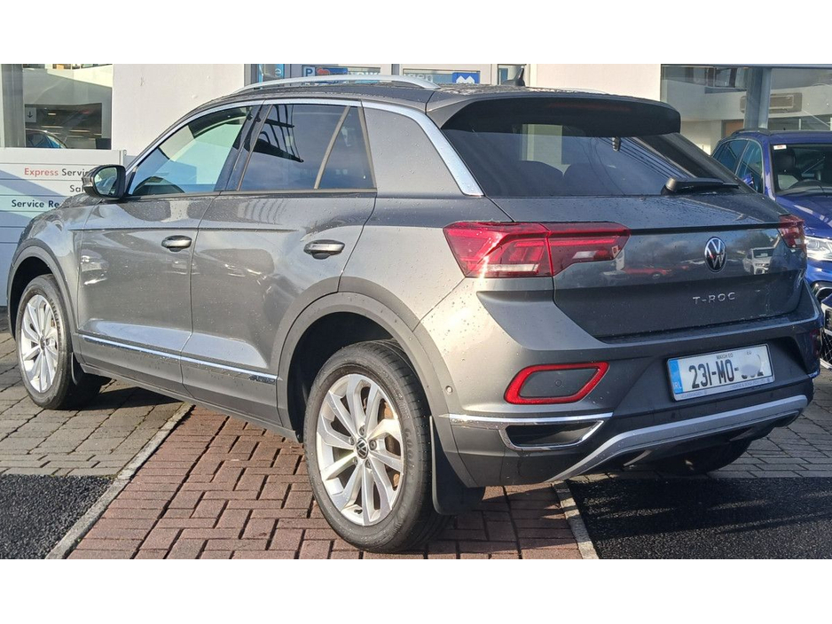 2023 Volkswagen T-Roc - image 4