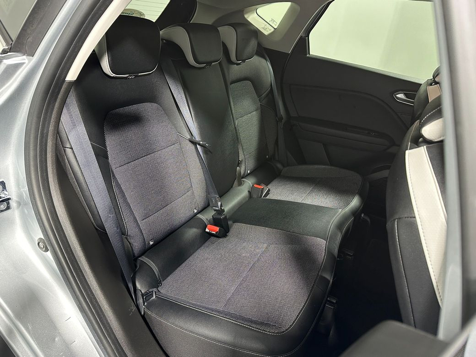 2020 Renault Captur - image 11