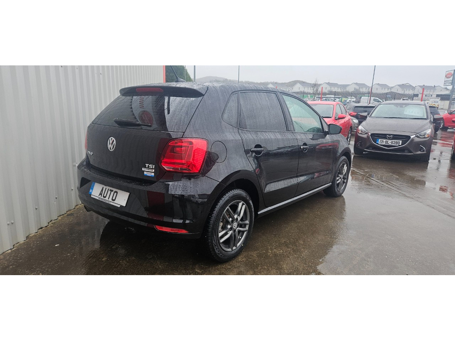 2016 Volkswagen Polo - image 9