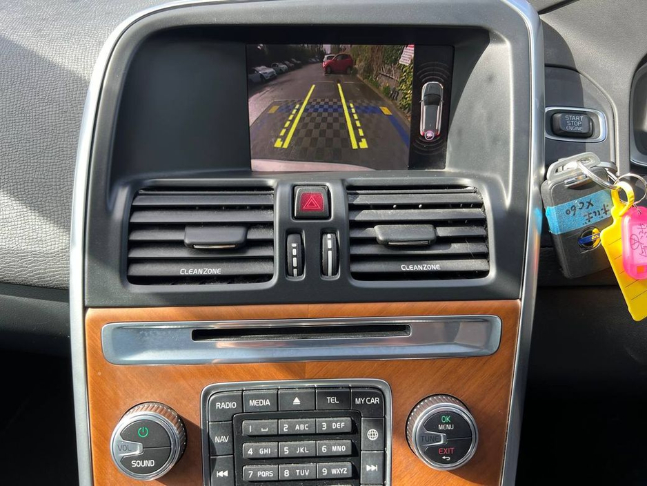 2017 Volvo XC60 - image 9