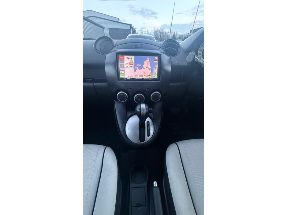 2011 Mazda Demio - image 15