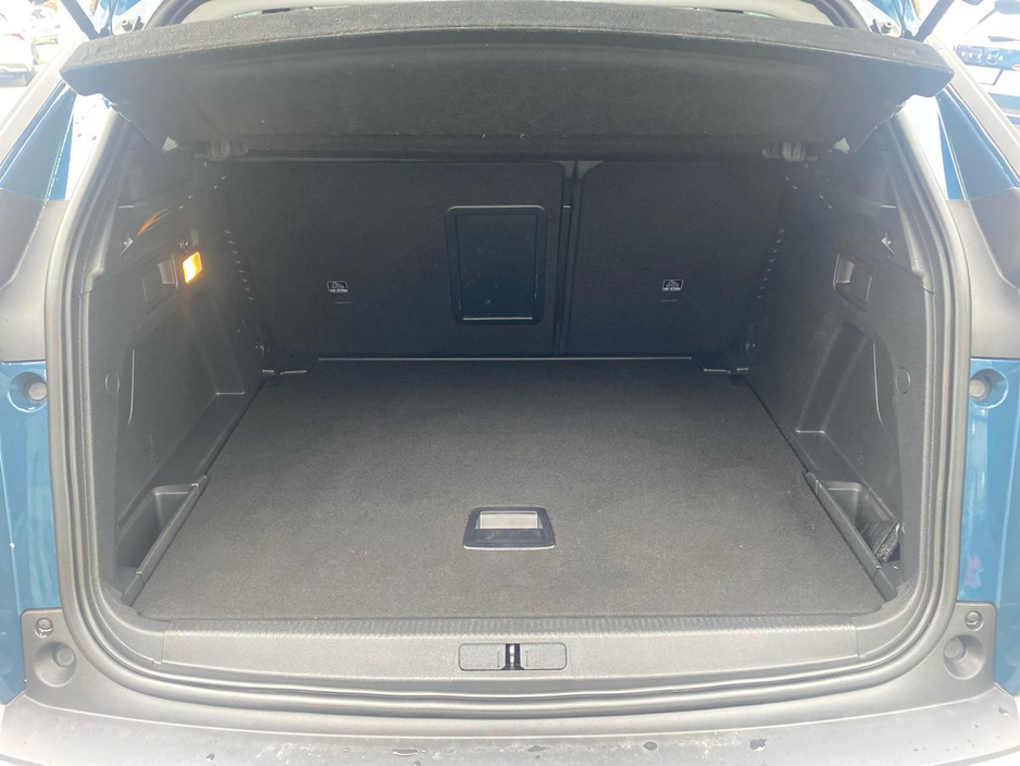 2021 Peugeot 3008 - image 9