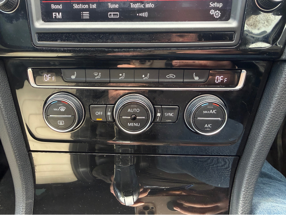 2015 Volkswagen Golf - image 17