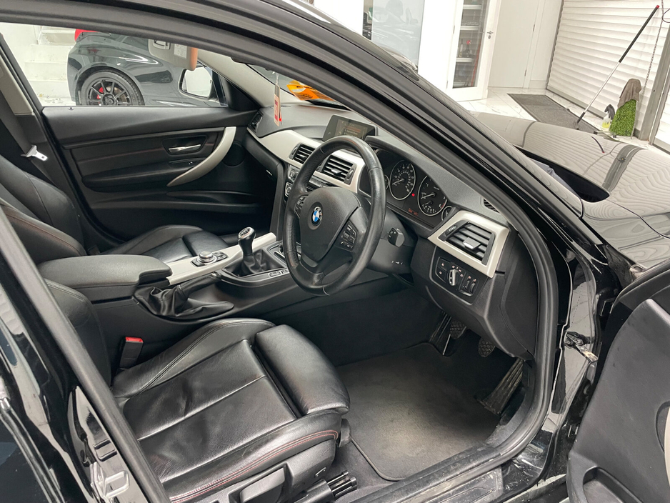 2017 BMW 3 Series - image 11